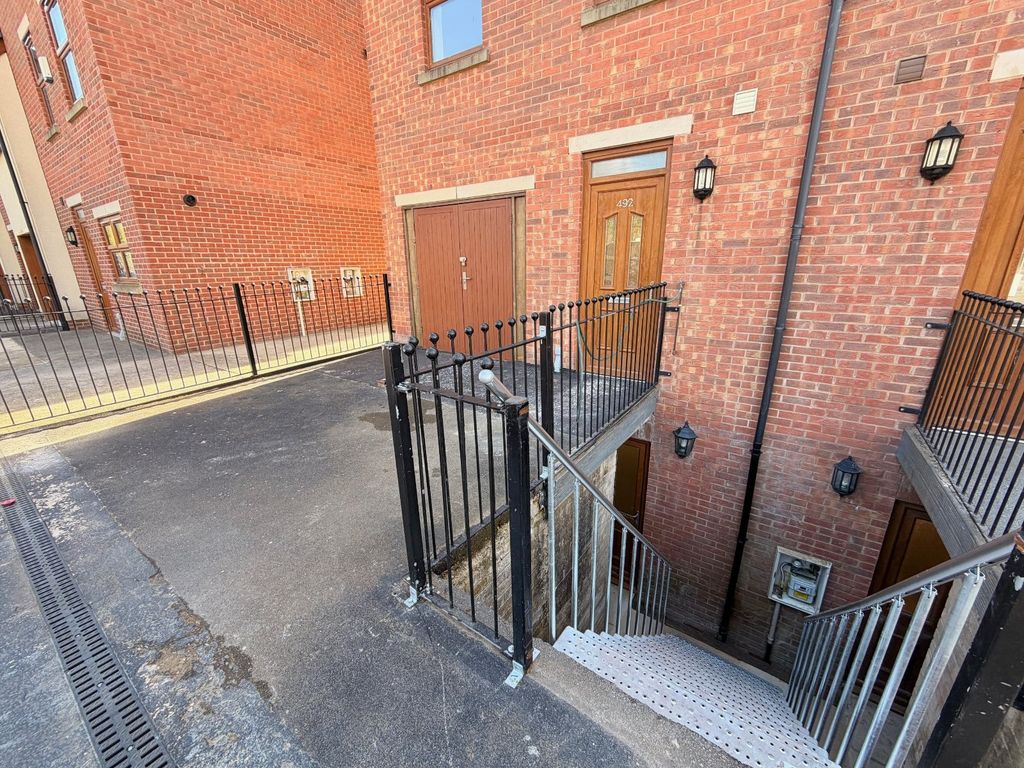 Property photo 2 of 18 Picture No. 14