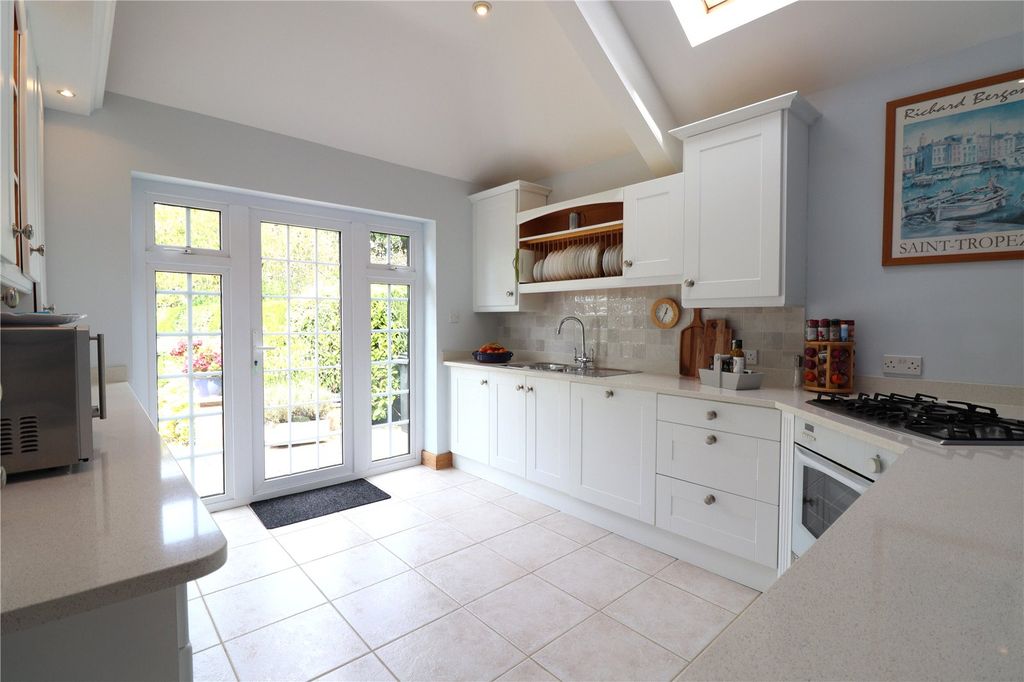 Property photo 3 of 28 Kitchen
