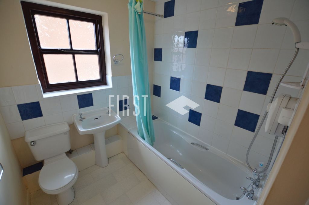 Property photo 2 of 4 Bathroom