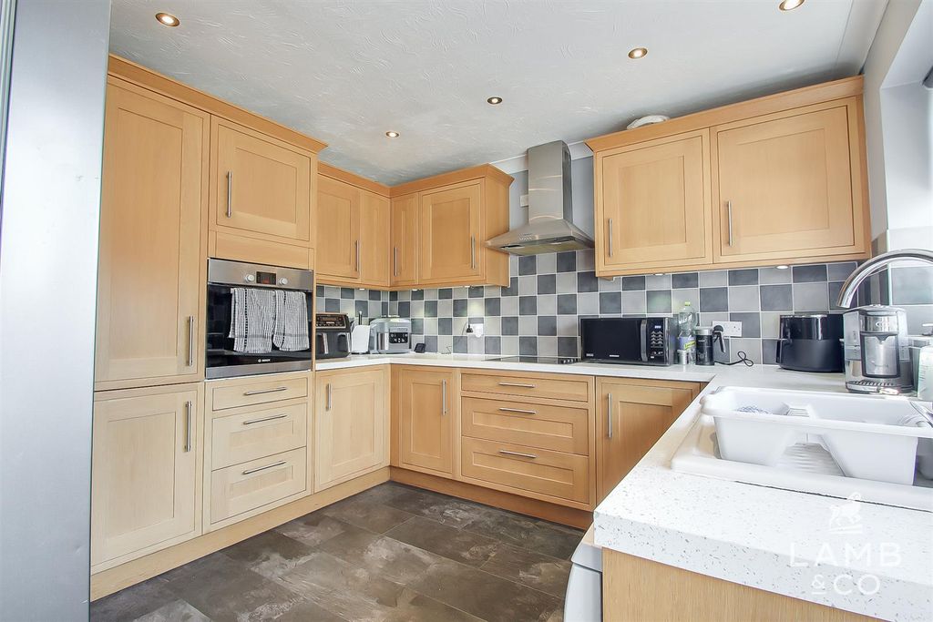 Property photo 3 of 14 Kitchen