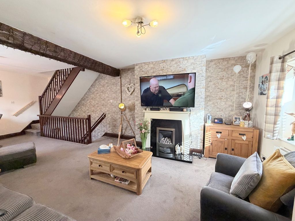 Property photo 2 of 40