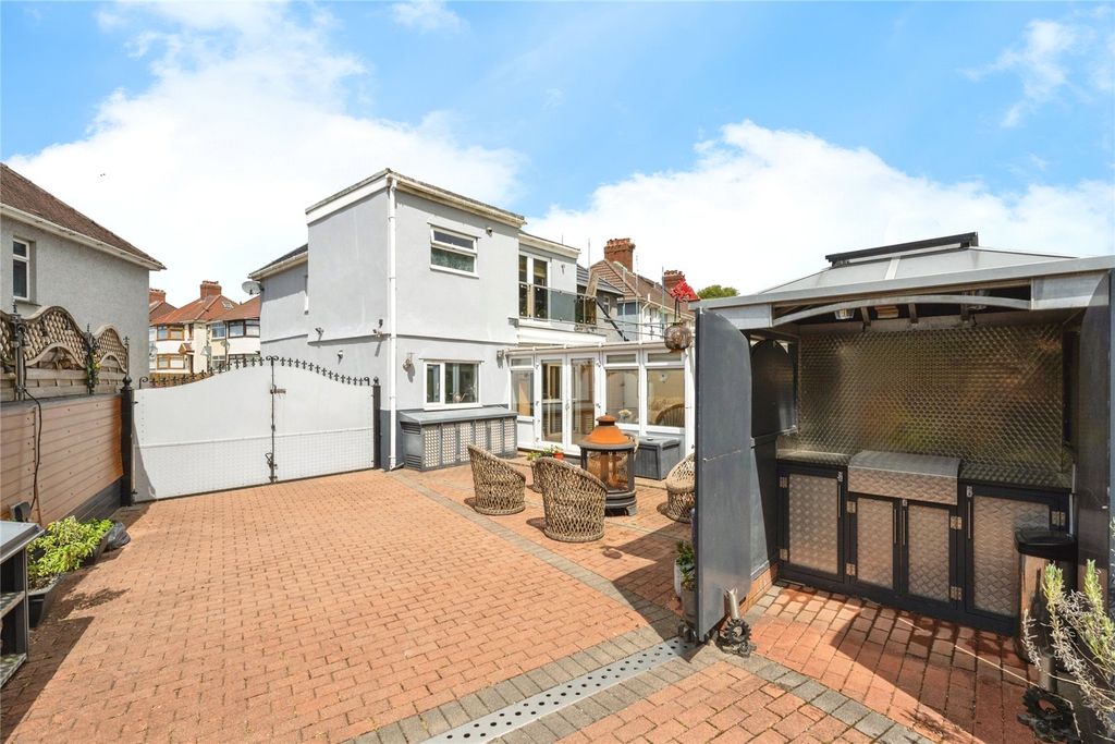 Property photo 2 of 23 Picture No. 26