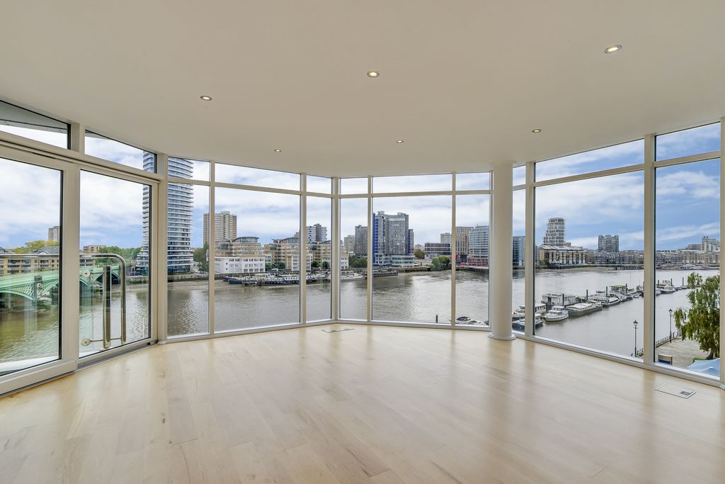 Property photo 2 of 18 Photo 11