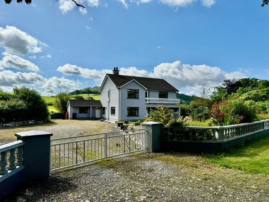 Property photo 2 of 43