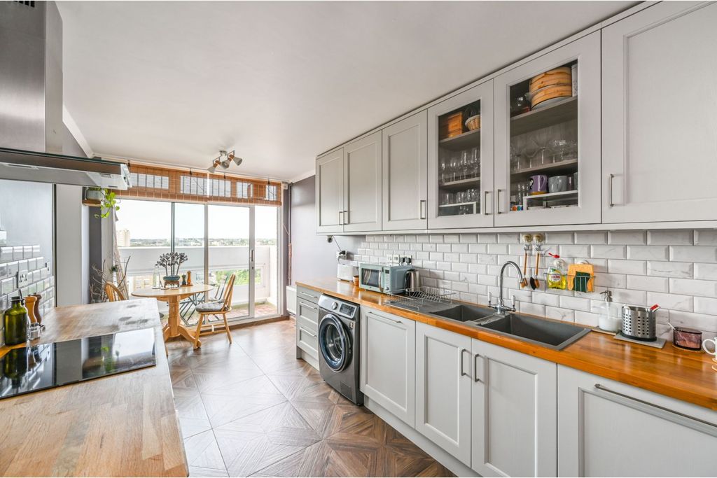 Property photo 3 of 14 Kitchen/Dining Room