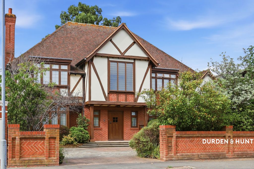 Property photo 1 of 33