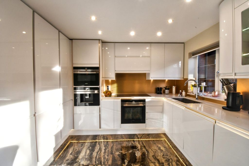 Property photo 2 of 30