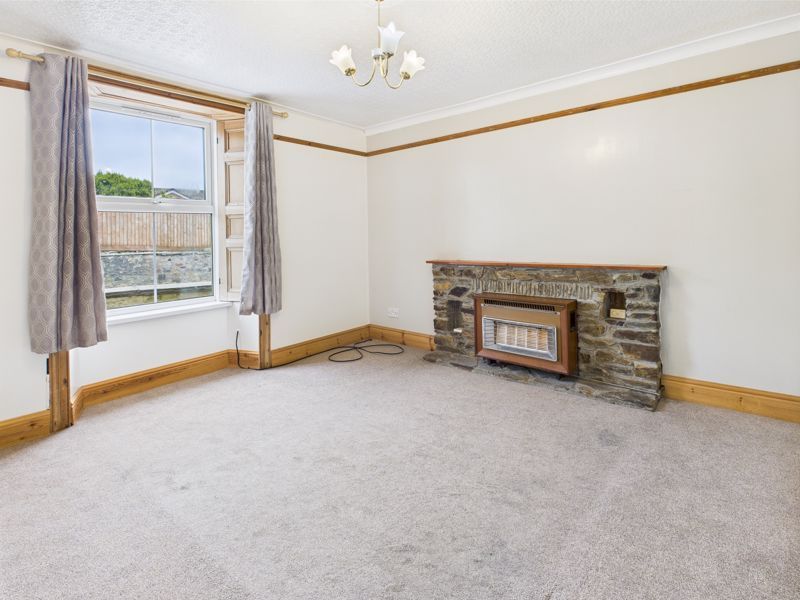 Property photo 3 of 13 Lounge