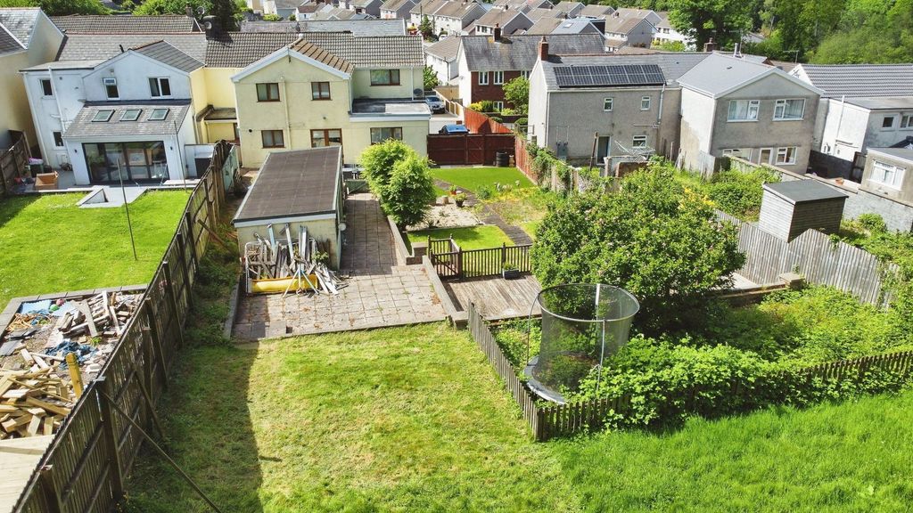 Property photo 2 of 27