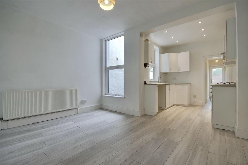 Property photo 2 of 15 F6A89Ded-8B7C-489E-A74D-A39730Ca715C_1_201_A.Jpeg