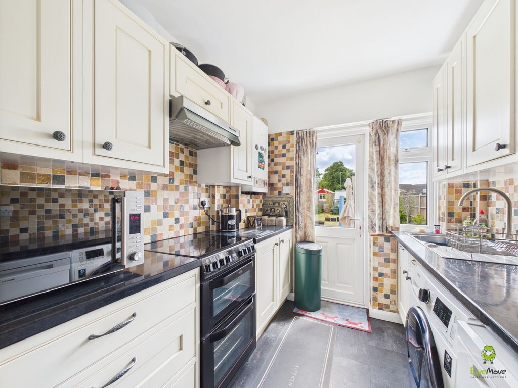 Property photo 3 of 18 Presented By Nicoleta At Ewemove Bexleyheath And D