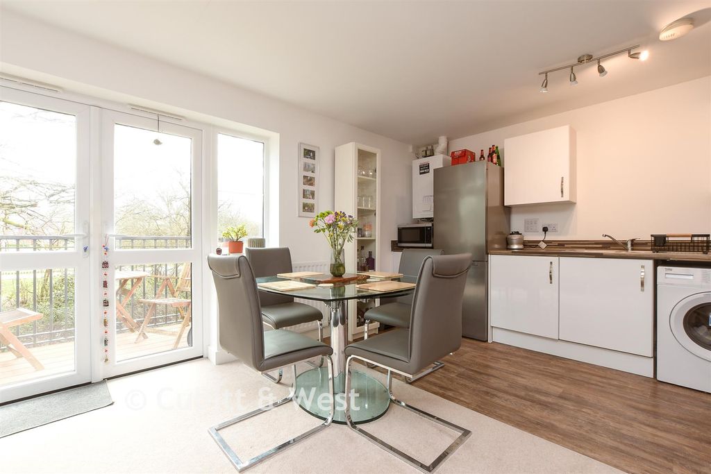 Property photo 3 of 10 Dining Area