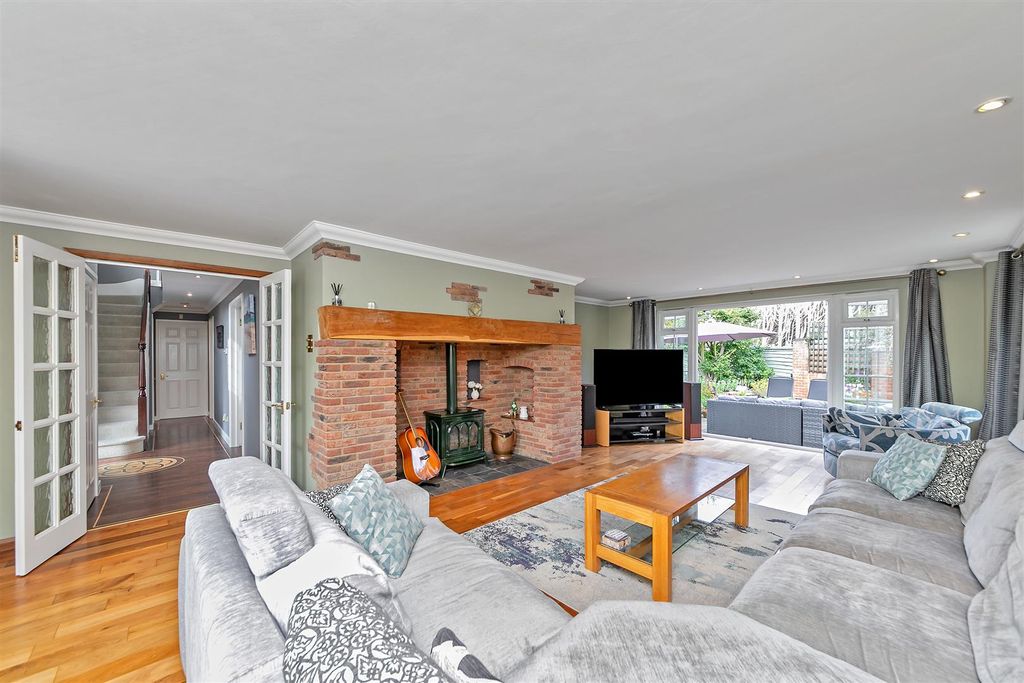 Property photo 2 of 28 18Burghleyclose-33.Jpg