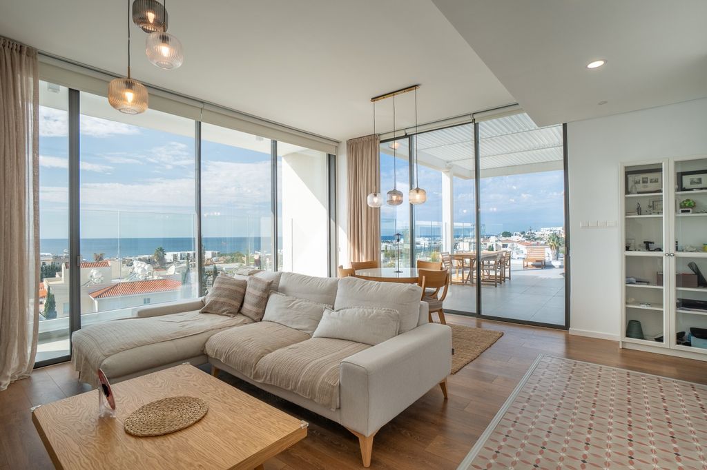 Property photo 2 of 26