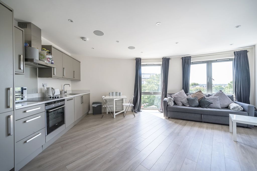 Property photo 1 of 13 Observatory Court...
