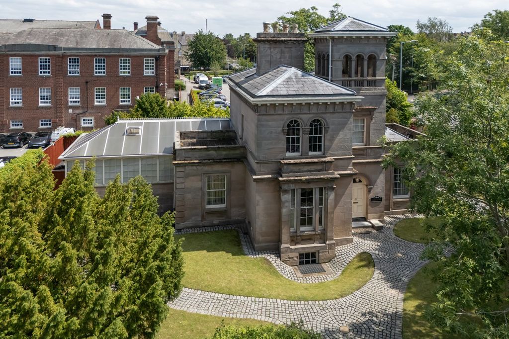 Property photo 1 of 5