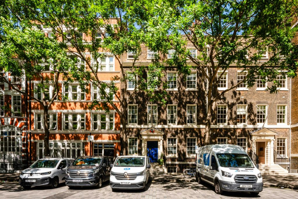 Property photo 1 of 9 Devonshire Sq 13 4F - Low Res 10.Jpg