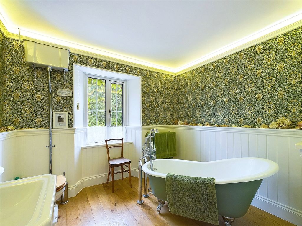 Property photo 3 of 27 Bathroom