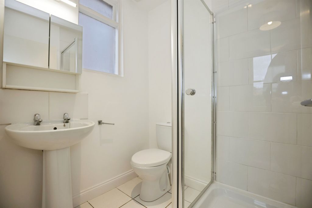 Additional image 5 of 2 bed flat for saleClarendon Place, Leamington Spa CV32
