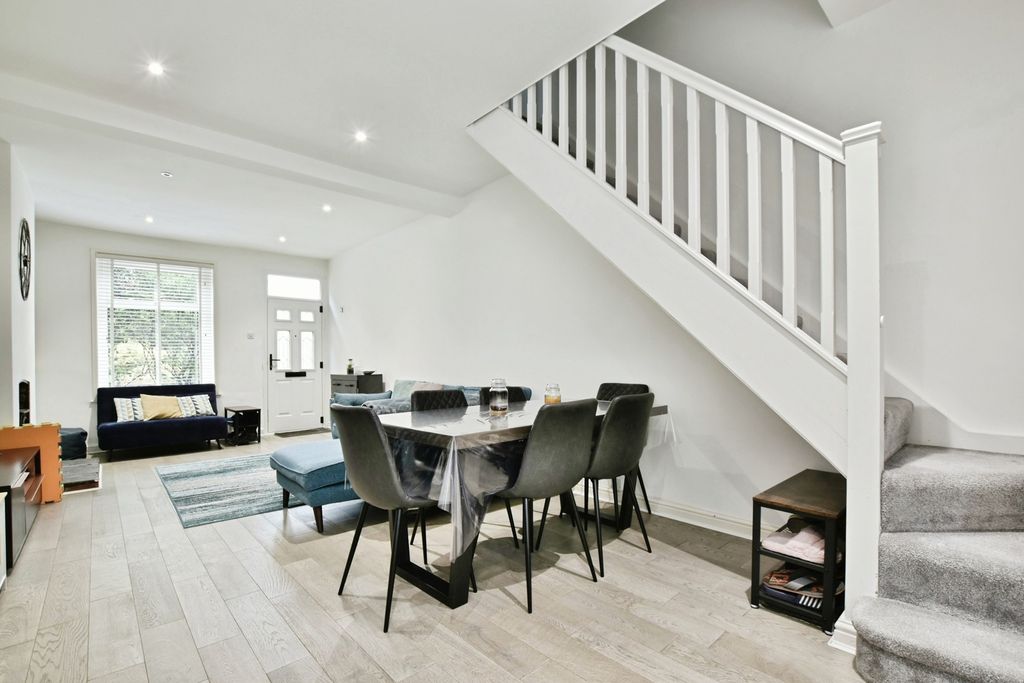 Property photo 3 of 16 Pbox-Img.Jpg