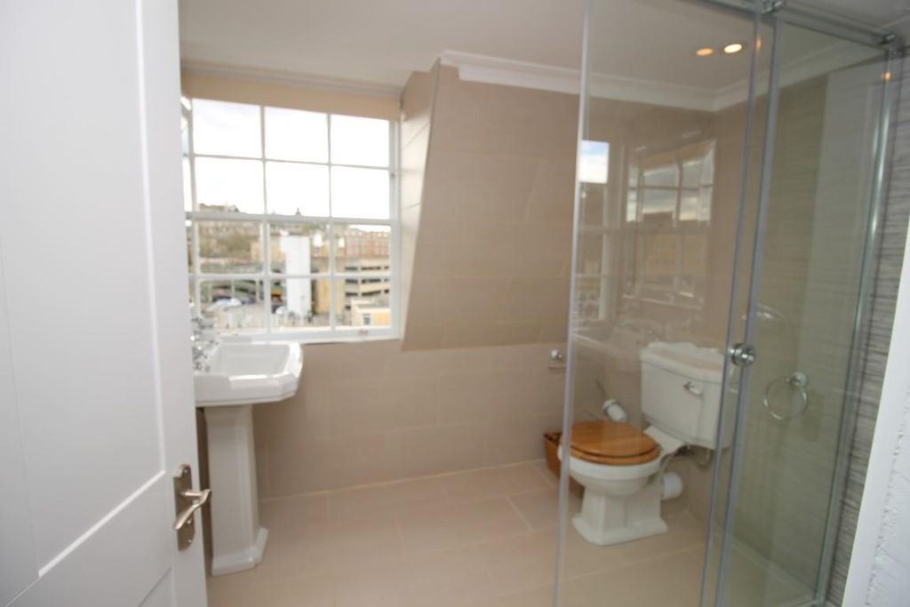 Additional image 10 of 3 bed maisonette to rentSt. James's Parade, Bath BA1