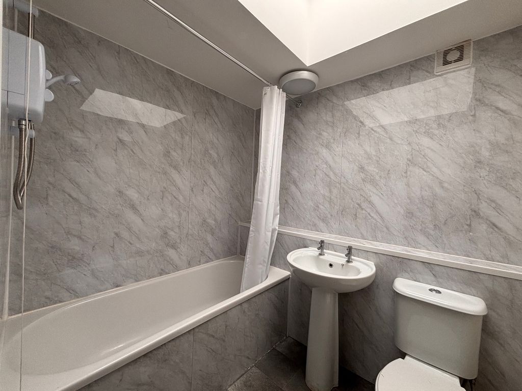 Property photo 2 of 7 Bathroom