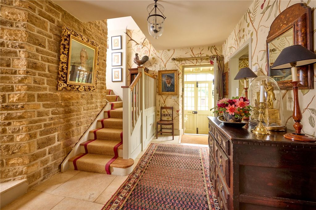 Property photo 2 of 19 Hall