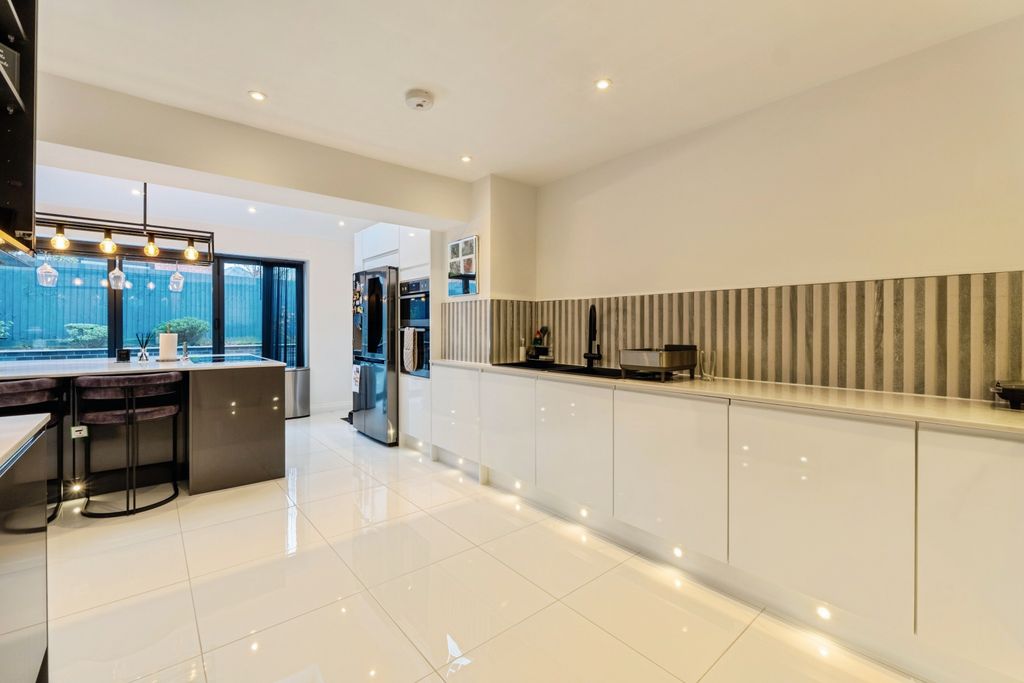 Property photo 3 of 19 20Cwoslip07