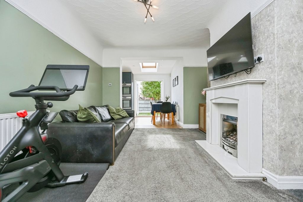 Property photo 3 of 19 Pbox-Img.Jpg