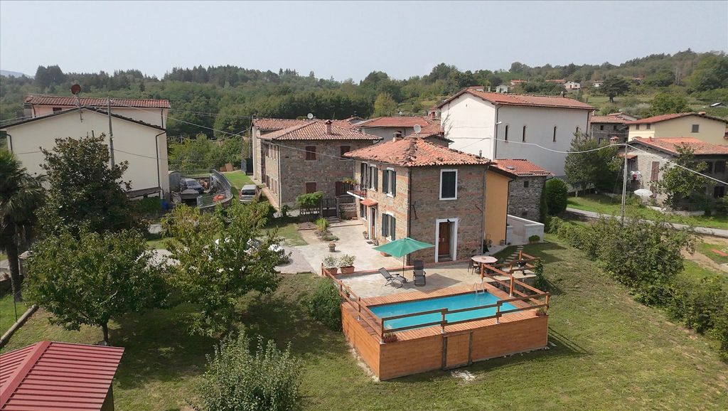 Property photo 1 of 42 Detached Villa Renovated With Pool, Patio And Garden Of About 500 Sqm In Pianacci, Villa Collemandina (Lu)