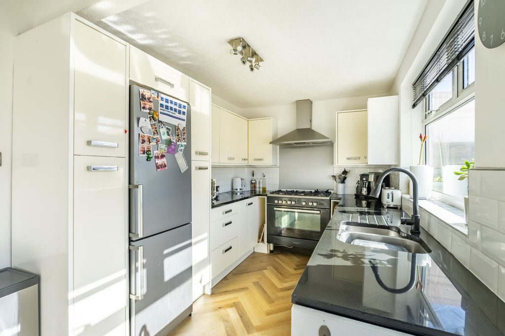 Property photo 3 of 15 Kitchen