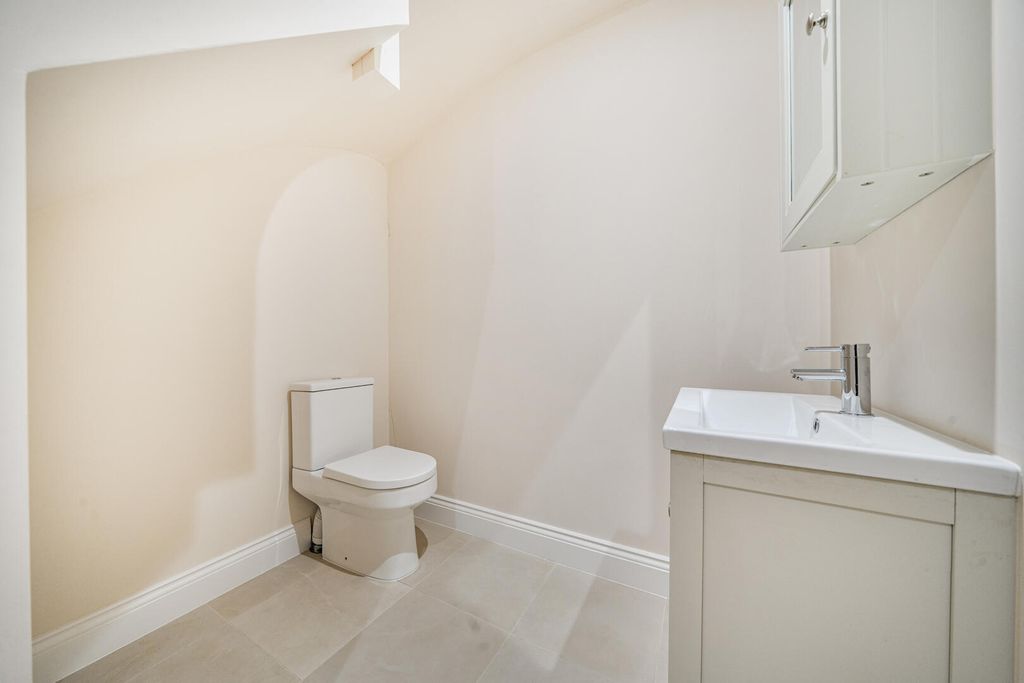 Property photo 3 of 11 WC