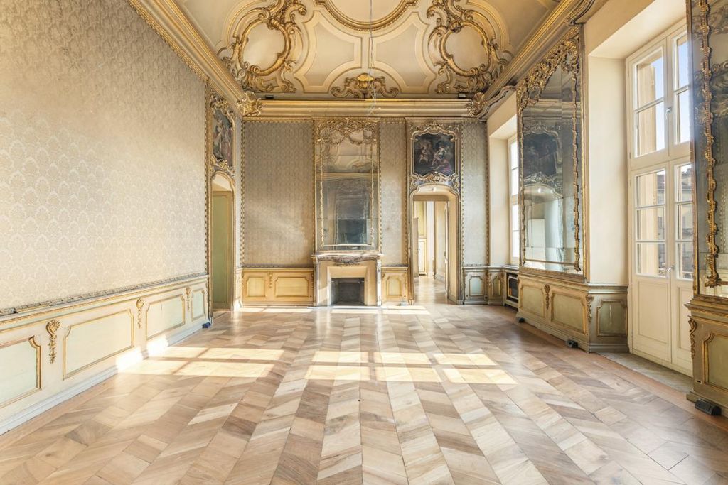 Property photo 2 of 25