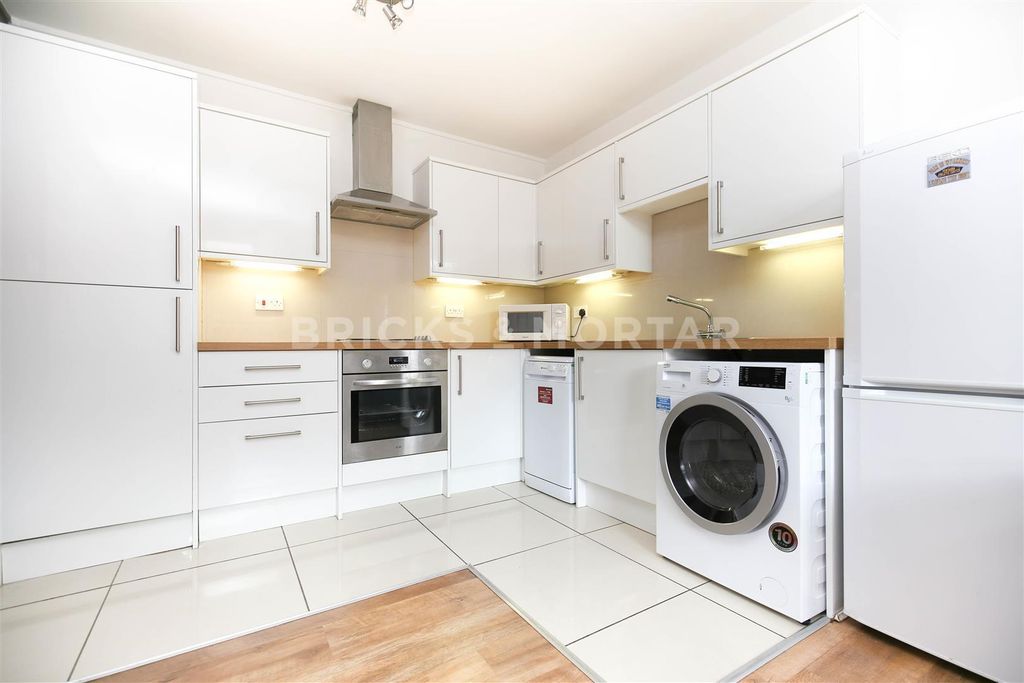 Property photo 3 of 10 Oxtws70Rfle4Zrdted4Ot2Camu4.Jpg