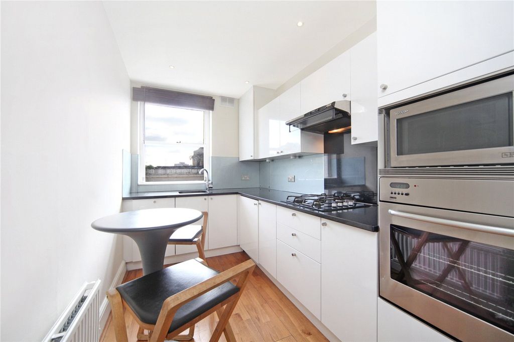 Property photo 3 of 6 Picture No. 04