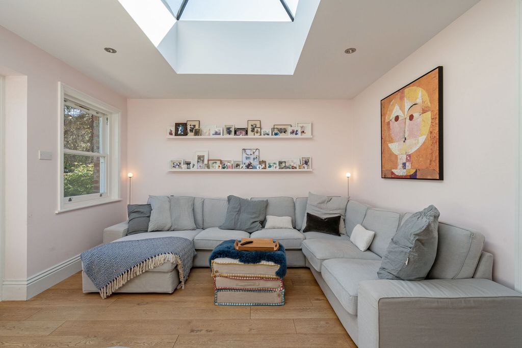 Additional image 10 of 5 bed detached house for saleNetley Street, Farnborough GU14