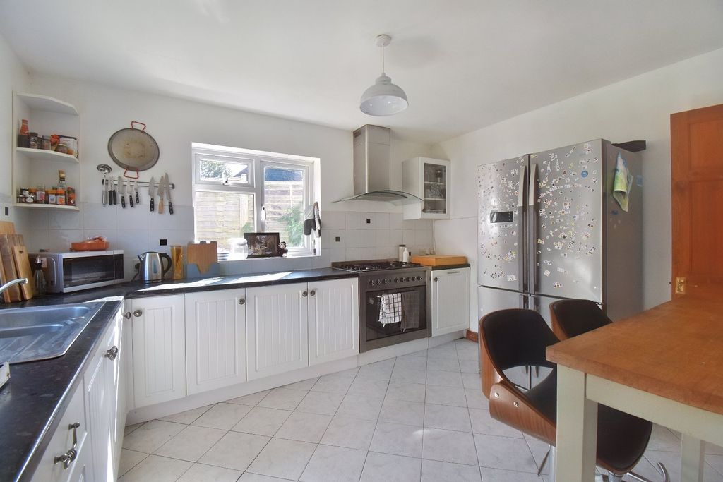 Property photo 2 of 12 Kitchen