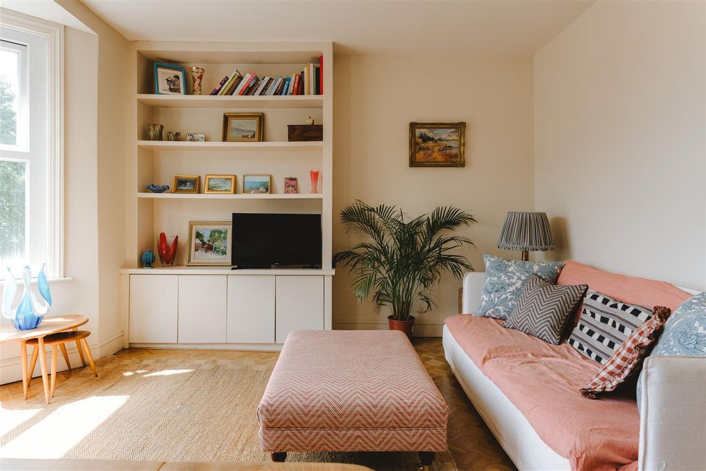 Property photo 2 of 37 Glenarm Road-21.Jpg