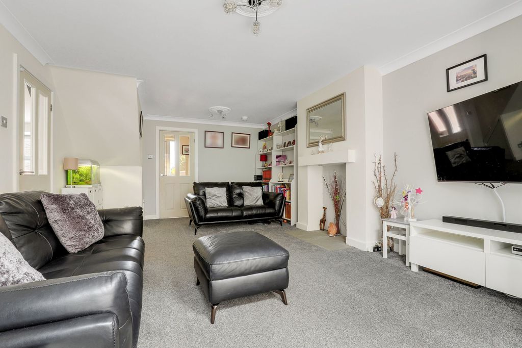 Property photo 3 of 29