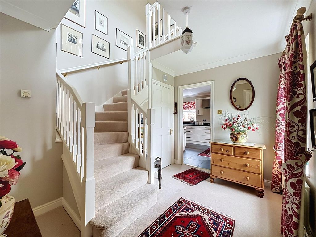 Property photo 2 of 38 Entrance Hall