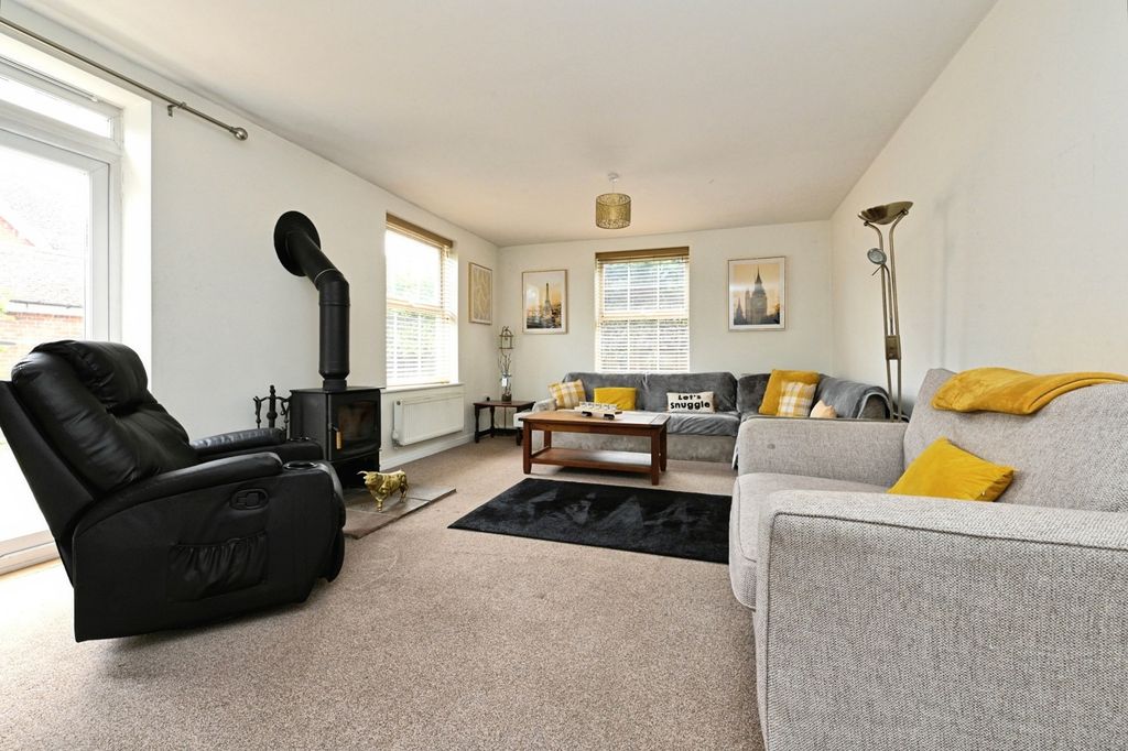 Property photo 2 of 17 Photo