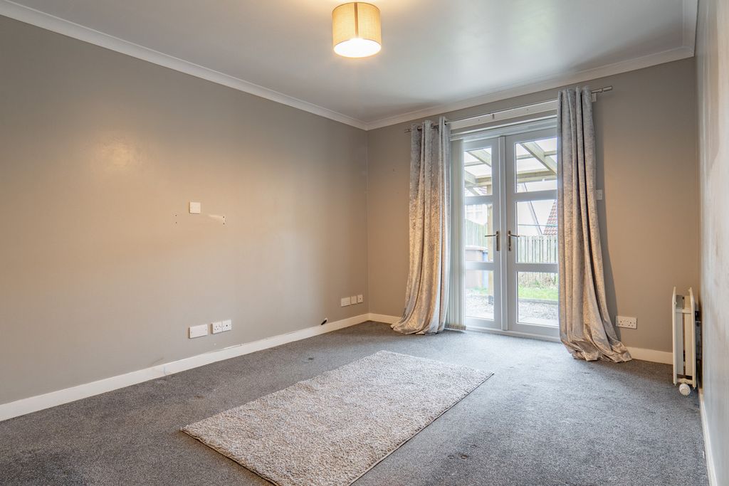 Property photo 2 of 31