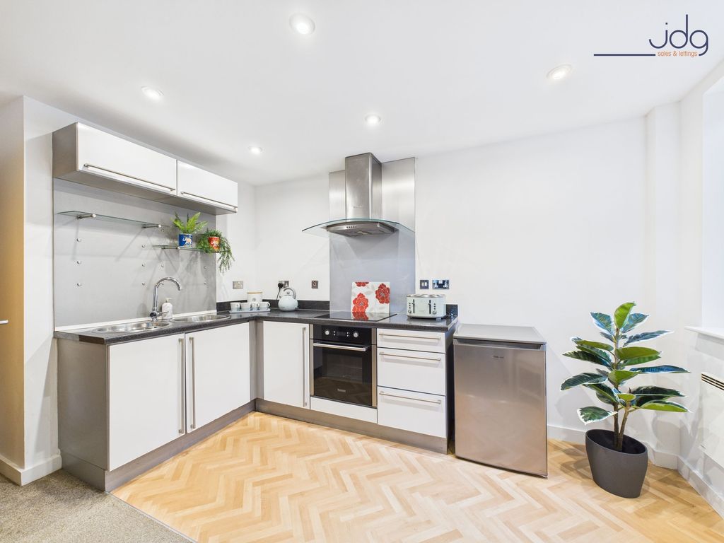 Property photo 2 of 11 Kitchen