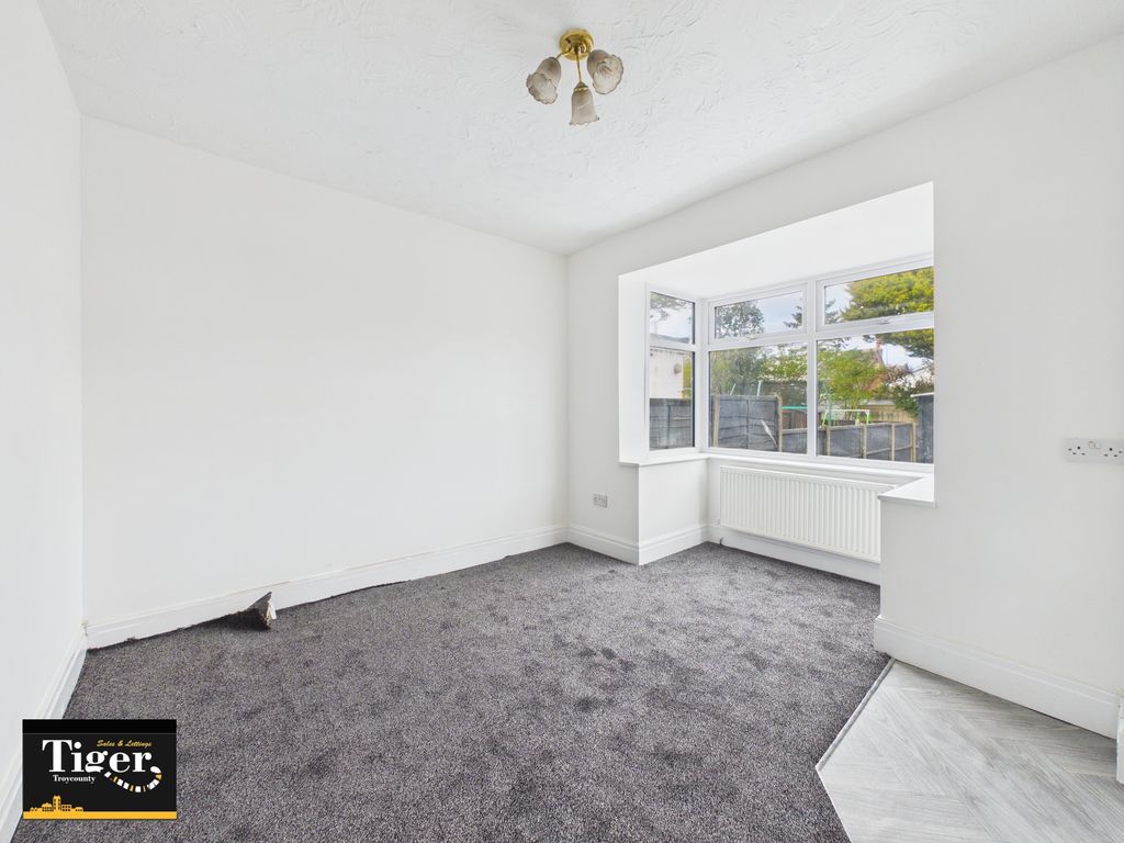 Property photo 3 of 10 Cam03440G0-Pr0581-Still003