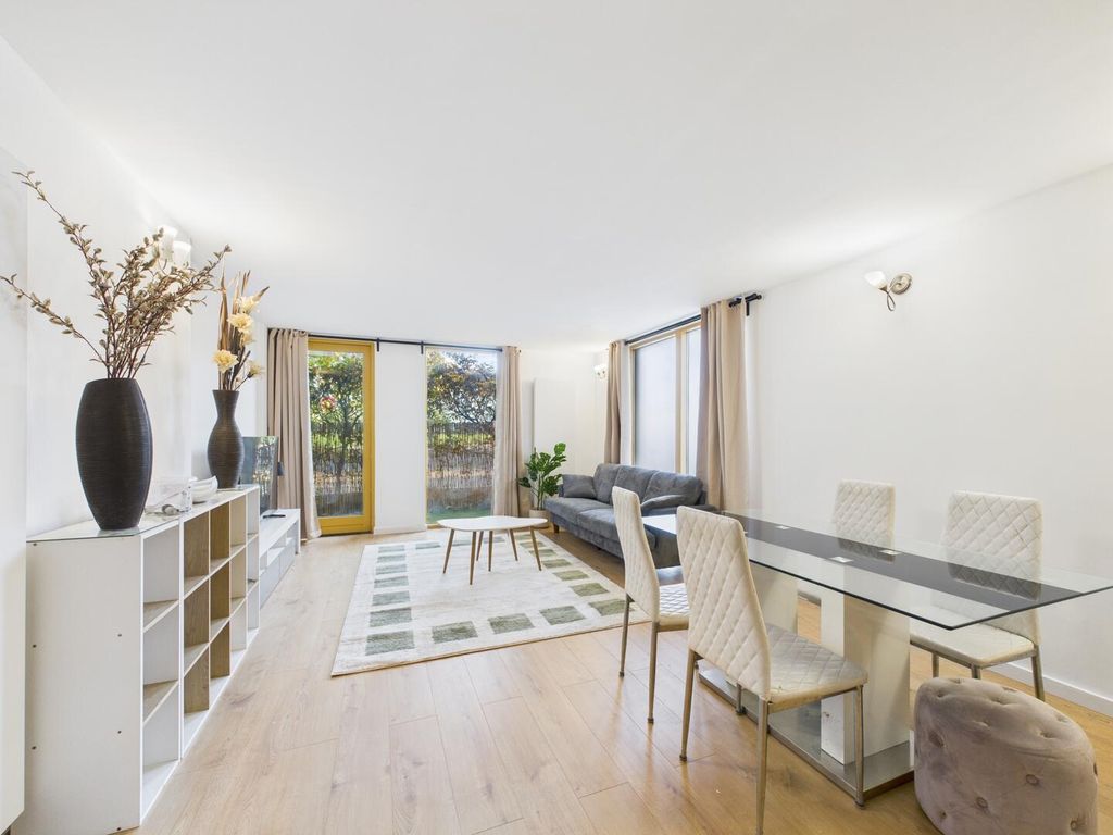 Property photo 2 of 11 Living Room