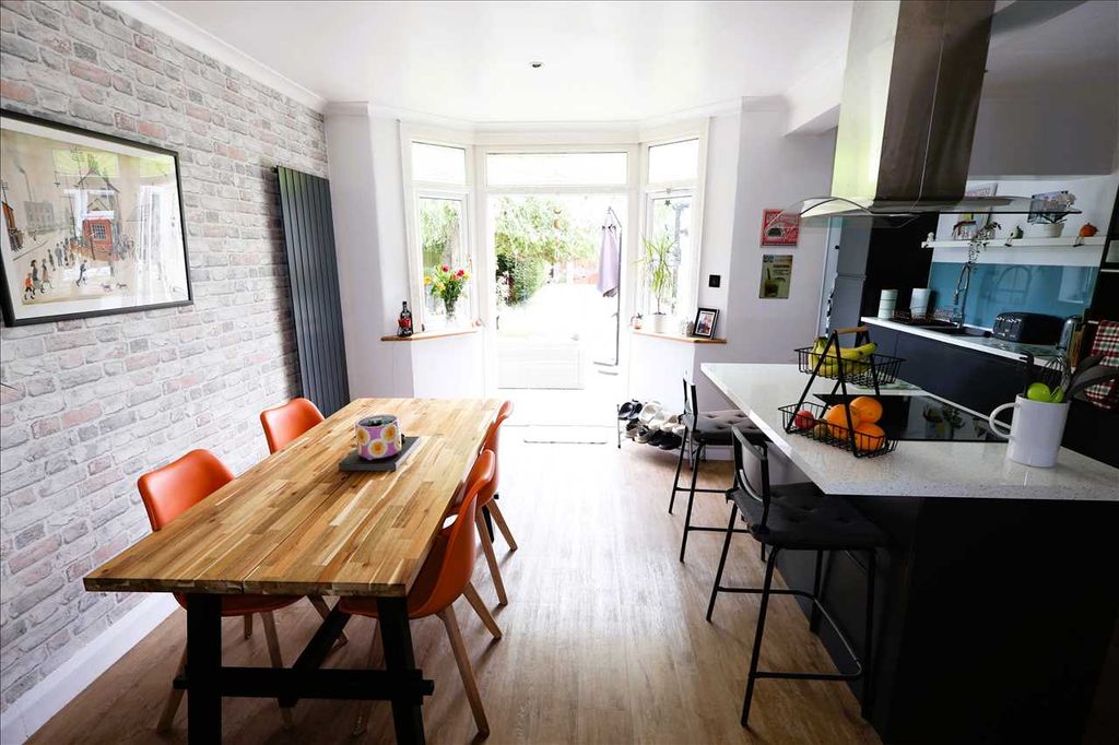 Property photo 3 of 21 Dining Area