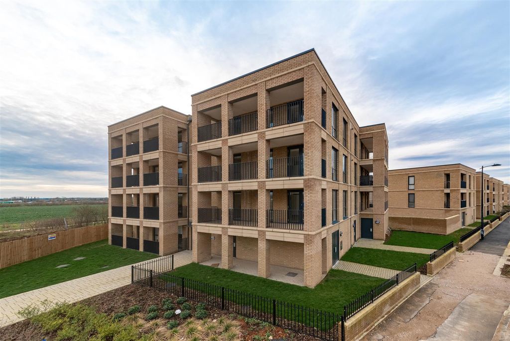 Property photo 1 of 9 Osprey Drive, Trumpington.Jpg