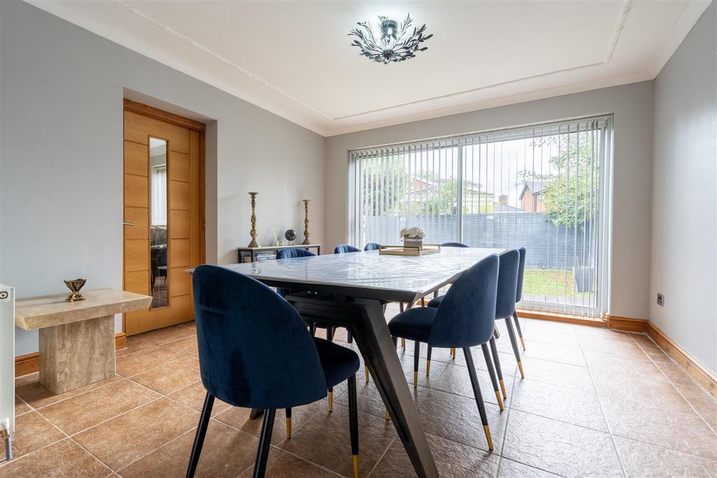 Property photo 3 of 19 Dining Room