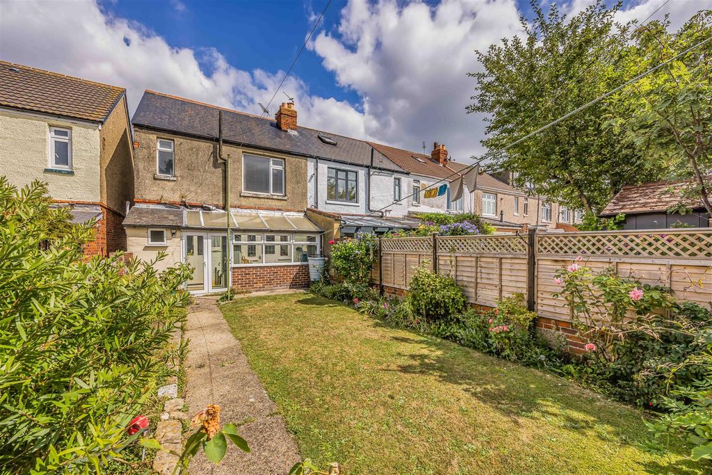 Property photo 2 of 21 8 Wesley Grove, Copnor-Small-Porticomarketing-Sold