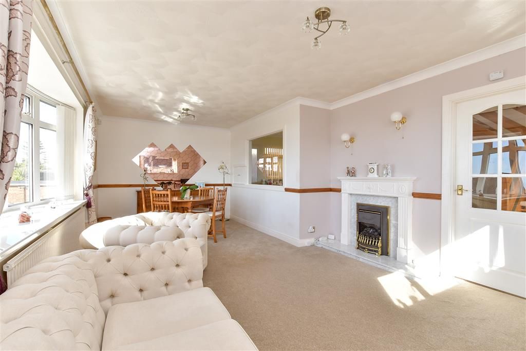 Property photo 1 of 16 Lounge